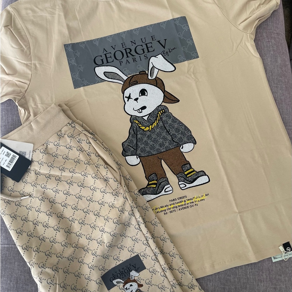 Avenue George V Paris Men’s Beige Short Set 2 piece set Rabbit Rhinestone NWT - Picture 9 of 9